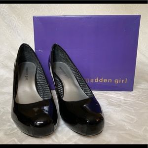 Madden Girl black patent leather betta pumps